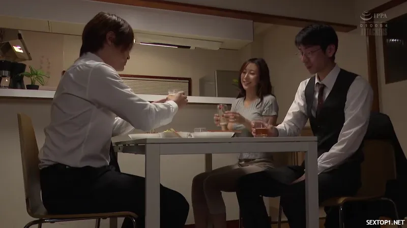 đến nhà tiền bối ở nhờ, cưỡng hiếp luôn người vợ sếp