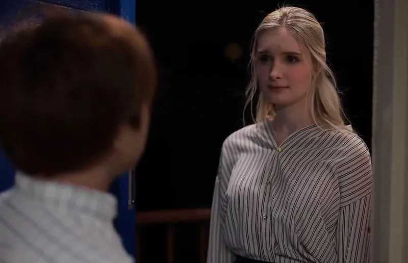 Cô đơn nơi xứ lạ với gã chồng già, vợ yêu tây được anh hàng xóm an ủi