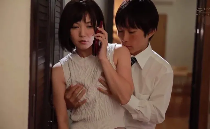 Chồng đi đánh golf, bà xã ở nhà dẫn trai trẻ về làm tình cho sướng