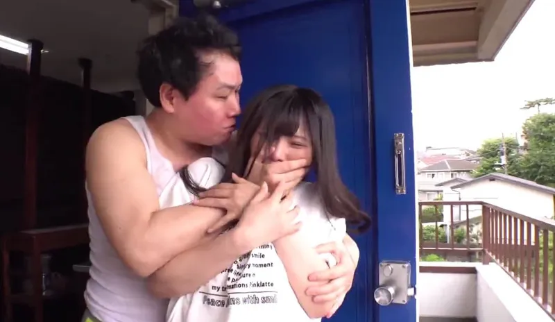 Tình đầu của tôi đã bị gã nhà đối diện trả bài tơi tả