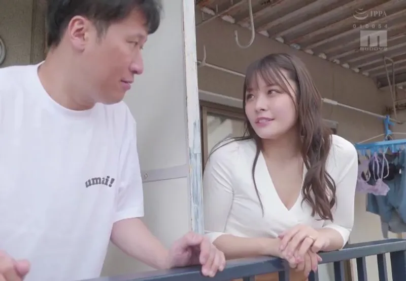 Anh trai trúng độc đắc và em gái hàng xóm bị ông chồng bỏ bê đang gửi tín hiệu cầu “chịch”