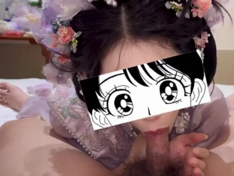 Gái xinh trong bộ đồ bé yêu liếm chuối cực đã